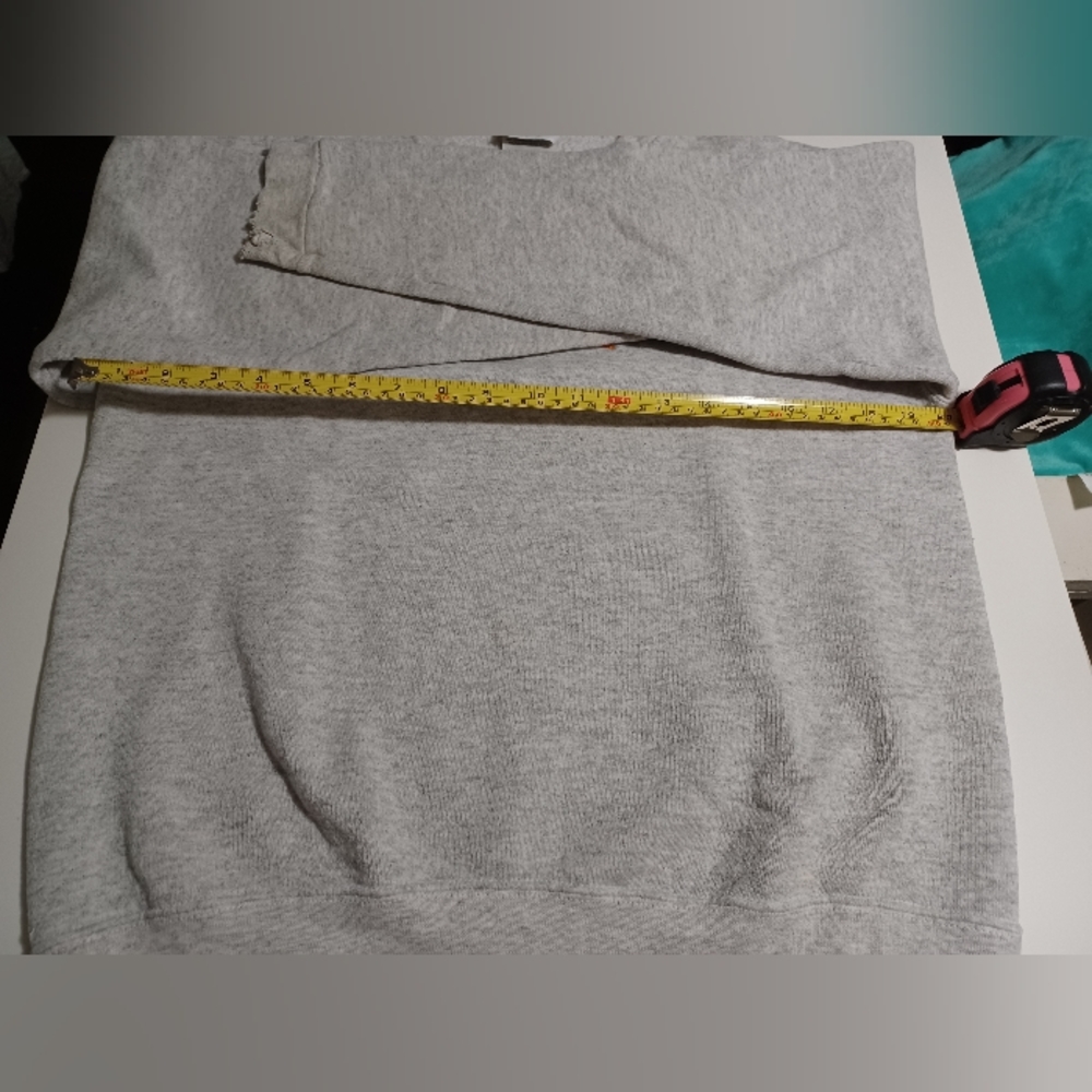 Old Worn Reebok Sweatshirt. - Picture 6 of 9